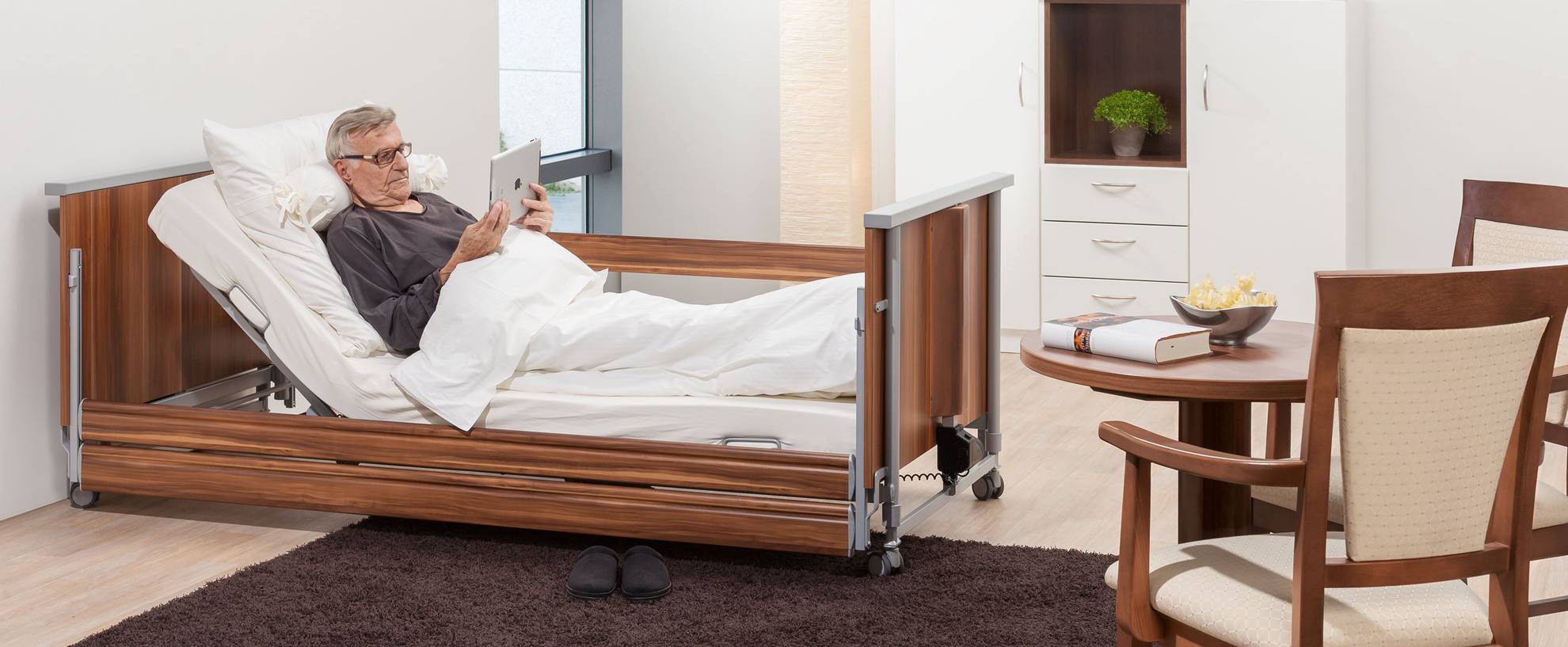 Low Nursing Care Bed For Homecare: Domiflex Lie Low